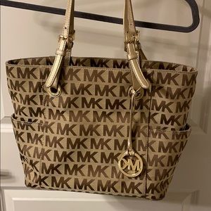 Micheal kors purse